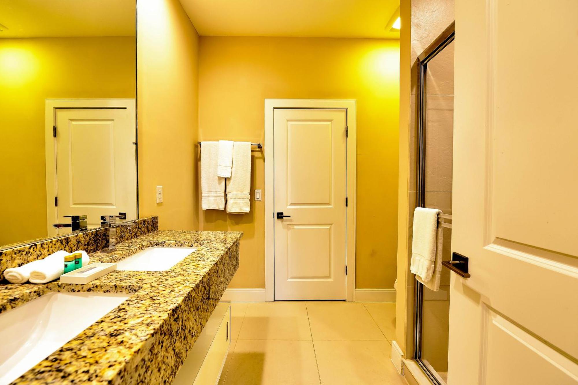 Beautiful Townhome Overlooking The Lake And The Pool Orlando Exterior photo
